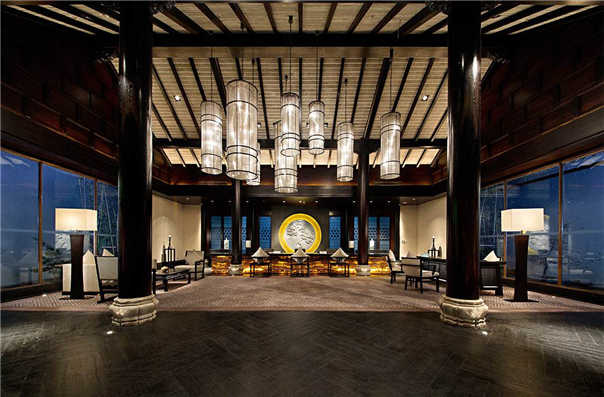 中式風格酒店設計主題顏色：黑、紅、黃