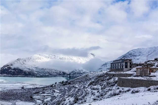 松贊如美山居、然烏來古山居